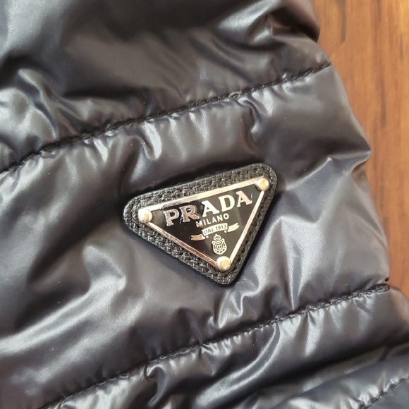 Prada Women's Black Quilted Down Puffer Jacket Size 42 Chic Feminine Cozy Winter - Picture 3 of 10